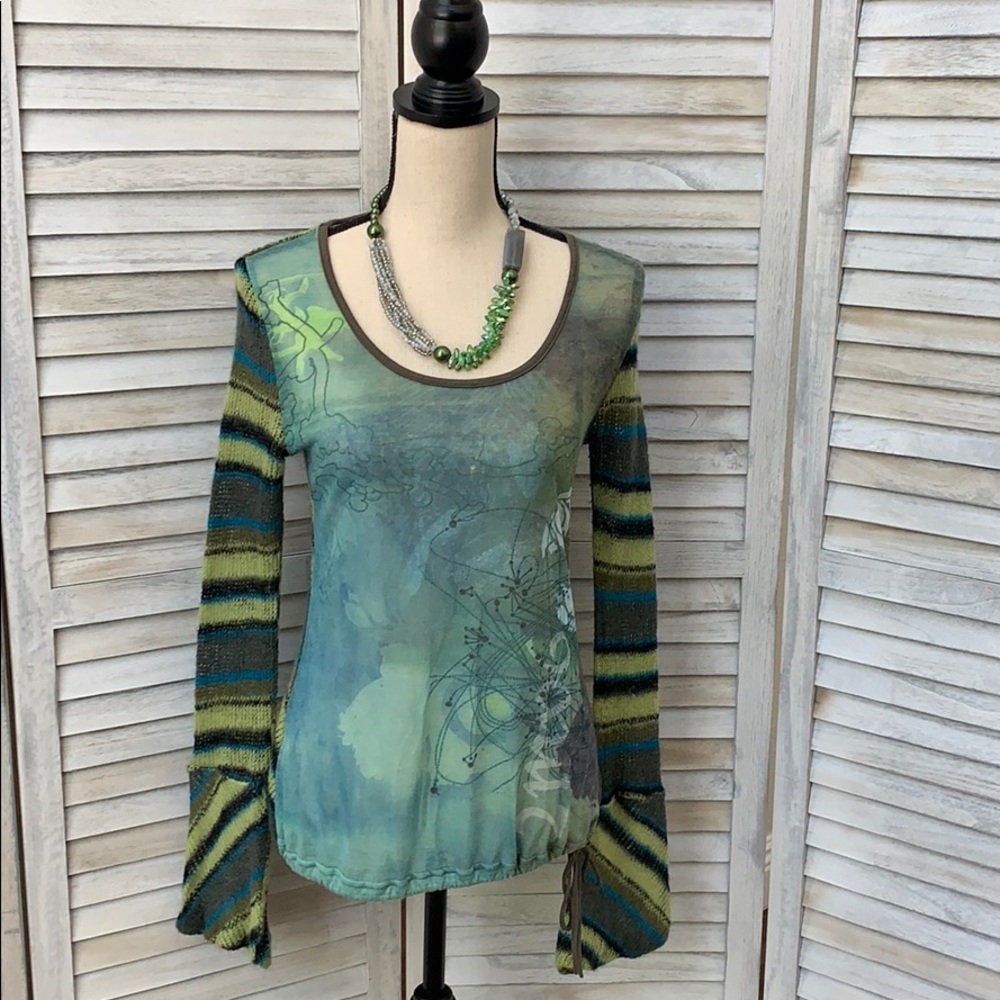 2026 Paris Lotus top/sweater in green